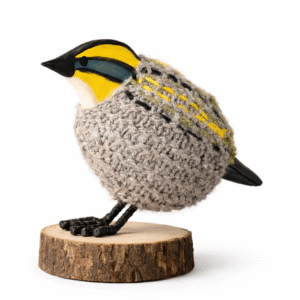 Artesanía de Chile en La Unión: Colección de figuras de animales en lana tejida y madera tallada a mano de Kalkona. En la imagen se aprecia la delicadeza del oficio manual y la conexión con la naturaleza del sur chileno. Ideal para decoración con propósito y regalos con alma. Encuéntranos en redes como @KalkonaChile y coordina tu pedido al WhatsApp +56991320953 para envíos a todo el país.