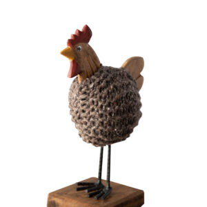 Artesanía de Chile en La Unión: Colección de figuras de animales en lana tejida y madera tallada a mano de Kalkona. En la imagen se aprecia la delicadeza del oficio manual y la conexión con la naturaleza del sur chileno. Ideal para decoración con propósito y regalos con alma. Encuéntranos en redes como @KalkonaChile y coordina tu pedido al WhatsApp +56991320953 para envíos a todo el país.