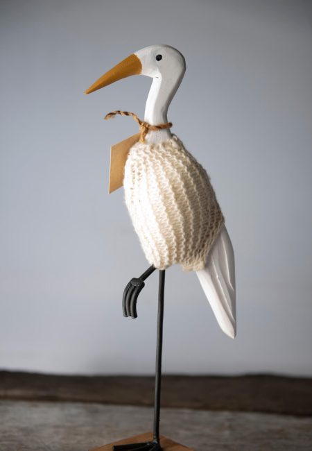 Artesanía de Chile en La Unión: Colección de figuras de animales en lana tejida y madera tallada a mano de Kalkona. En la imagen se aprecia la delicadeza del oficio manual y la conexión con la naturaleza del sur chileno. Ideal para decoración con propósito y regalos con alma. Encuéntranos en redes como @KalkonaChile y coordina tu pedido al WhatsApp +56991320953 para envíos a todo el país.